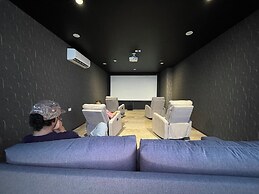 Modern Apartment By Yeah