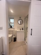 The Lodge Hideaway - Studio Style, Simple Luxury