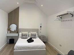 The Lodge Hideaway - Studio Style, Simple Luxury