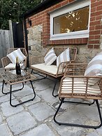 The Lodge Hideaway - Studio Style, Simple Luxury