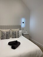 The Lodge Hideaway - Studio Style, Simple Luxury