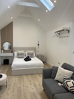 The Lodge Hideaway - Studio Style, Simple Luxury