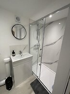 The Lodge Hideaway - Studio Style, Simple Luxury