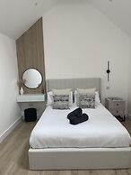 The Lodge Hideaway - Studio Style, Simple Luxury