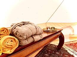 Tent Delhi, a b&b in a Luxury Glamping Style