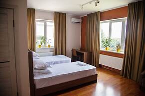 People Hostel & Suites