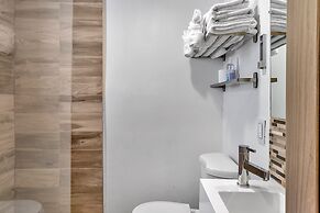 Deco South Of Fifth Beach Access