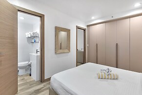 Deco South Of Fifth Beach Access