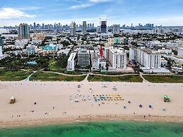 Deco South Of Fifth Beach Access