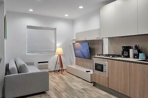 Deco South Of Fifth Beach Access