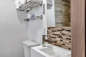 Deco South Of Fifth Beach Access