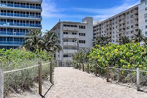 Deco South Of Fifth Beach Access