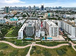 Deco South Of Fifth Beach Access