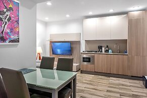 Deco South Of Fifth Beach Access