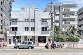 Deco South Of Fifth Beach Access