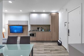 Deco South Of Fifth Beach Access