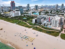 Deco South Of Fifth Beach Access