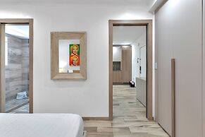 Deco South Of Fifth Beach Access