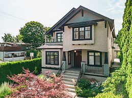 West Van Serene Retreat Near Downtown