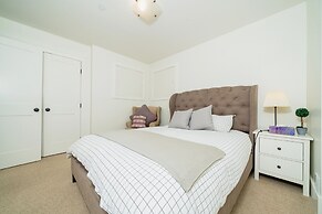 West Van Serene Retreat Near Downtown