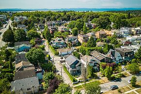 West Van Serene Retreat Near Downtown