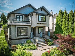 West Van Serene Retreat Near Downtown