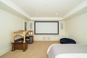 West Van Serene Retreat Near Downtown