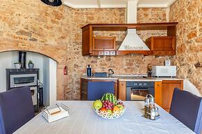 Thrapsano House for up to 8 Persons, Near Iraklion