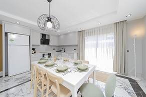 Flat w Pool and Balcony 10 min to Beach in Serik