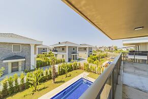 Flat w Pool and Balcony 10 min to Beach in Serik