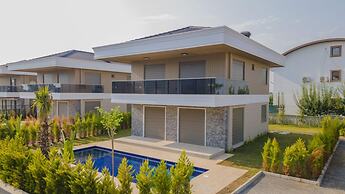 Flat w Pool and Balcony 10 min to Beach in Serik