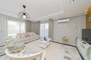 Flat w Pool and Balcony 10 min to Beach in Serik