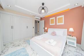 Flat w Pool and Balcony 10 min to Beach in Serik