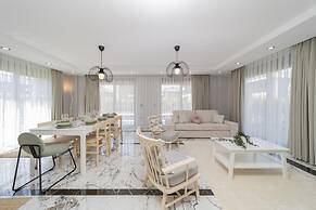 Flat w Pool and Balcony 10 min to Beach in Serik