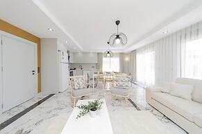 Flat w Pool and Balcony 10 min to Beach in Serik