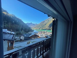 SnowLake Suite & Apartments