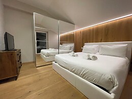 SnowLake Suite & Apartments