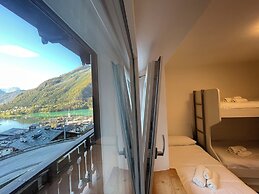 SnowLake Suite & Apartments