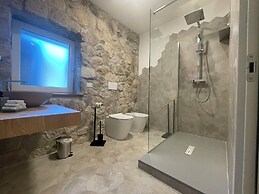 SnowLake Suite & Apartments