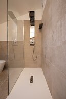 SnowLake Suite & Apartments