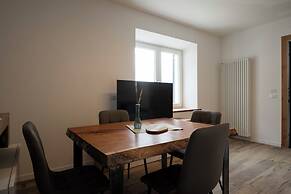 SnowLake Suite & Apartments