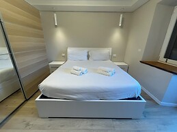 SnowLake Suite & Apartments