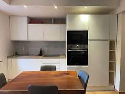 SnowLake Suite & Apartments