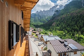 SnowLake Suite & Apartments