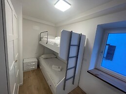 SnowLake Suite & Apartments