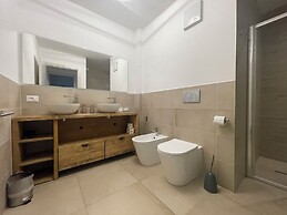 SnowLake Suite & Apartments