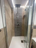 SnowLake Suite & Apartments