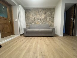 SnowLake Suite & Apartments