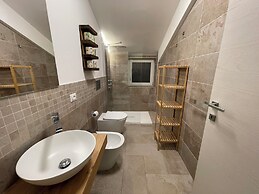 SnowLake Suite & Apartments
