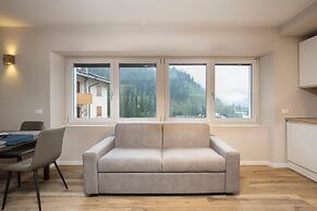 SnowLake Suite & Apartments